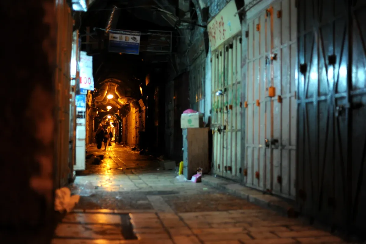 Quiet alley in the Old City of Jerusalem at night, as on a Shabbat Jerusalem Old City tour
